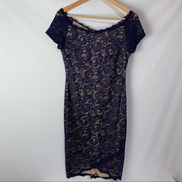 Elegant Lace Dress in navy, size 10 - Picture 3 of 8
